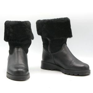 La Canadienne genuine shearling lined-leather cuffed cold weather bootie. 6m.